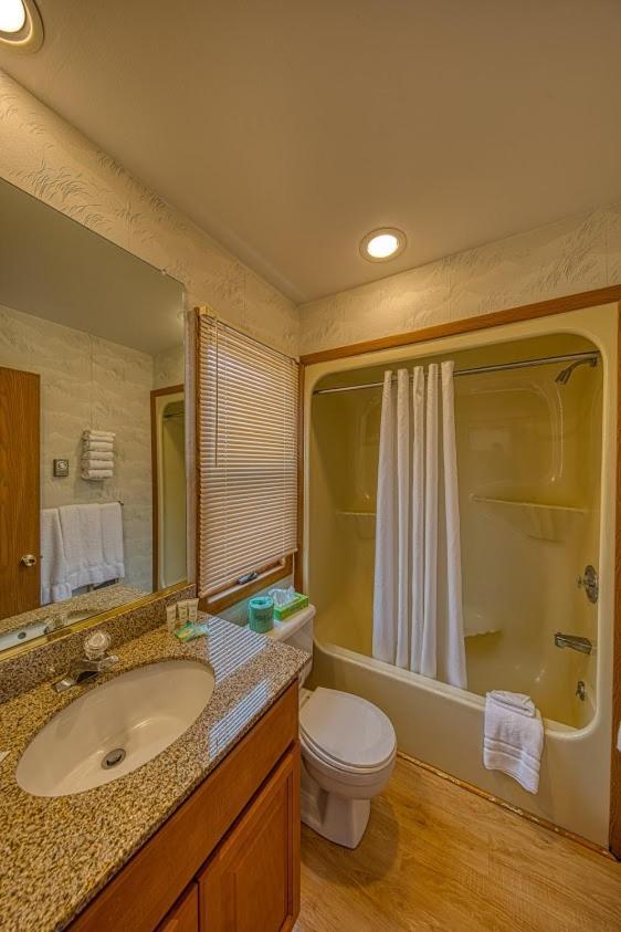 Sea Spray Motel 2*